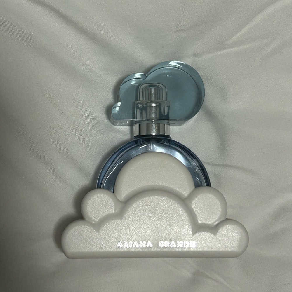 Ariana grande cloud perfume bottle